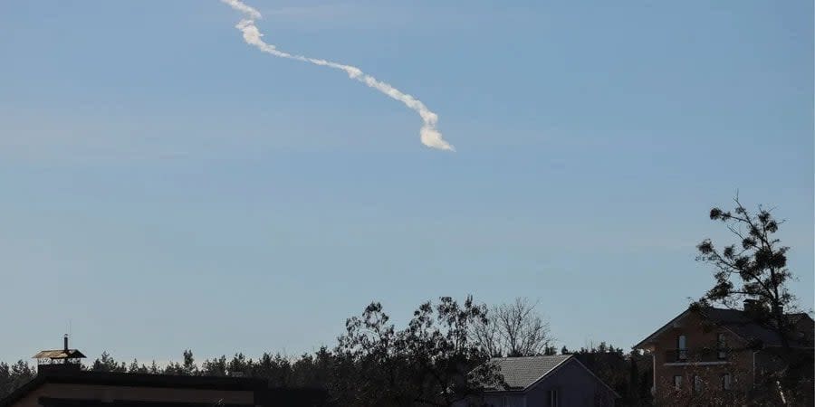 Smoke in the sky of Ukraine after the missile was shot down (illustrative photo)
