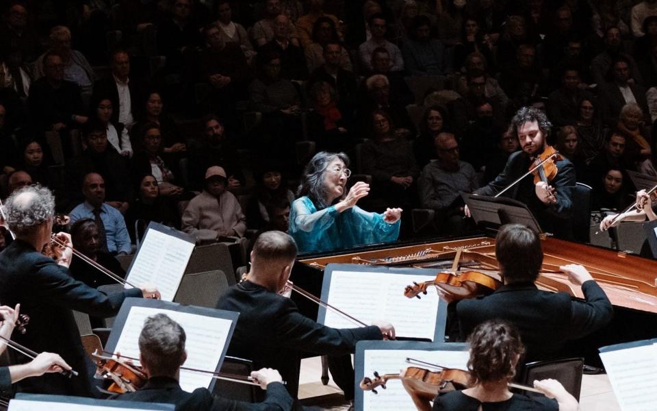 Mitsuko Uchida conducts the Mahler Chamber Orchestra at the Royal Festival Hall - Geoffroy Schied