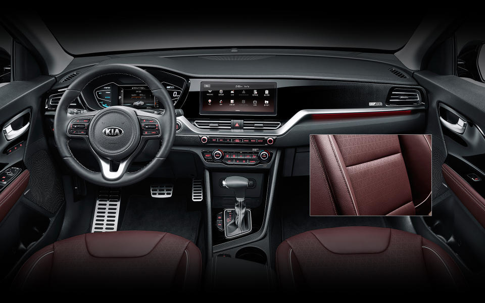 niro_pe_hev_plum_twotone_interior.jpg