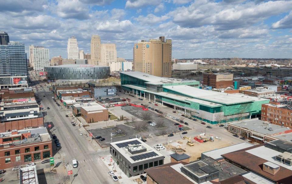 The proposed site of the Kansas City Royals’ new ballpark in the East Crossroads. The proposed footprint is bounded by Interstate 670 to the north, 17th Street to the south, Grand Boulevard to the west and Locust Street to the east. The eastern border is in question after the Royals this week agreed to not shut down Oak Street for the development. Nick Wagner/nwagner@kcstar.com