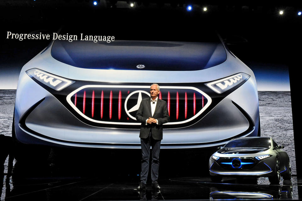 <p>Einen Platz vor BMW landet die Daimler AG. Der Mercedes-Benz-Hersteller kann bei seinen äußerst zufriedenen Mitarbeitern unter anderem als „innovativer Arbeitgeber mit spannenden Themen“ punkten. </p>