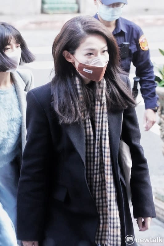 新竹市長高虹安被控誣告和貪污案，27日赴台北地方法院出庭。   圖：張良一/攝