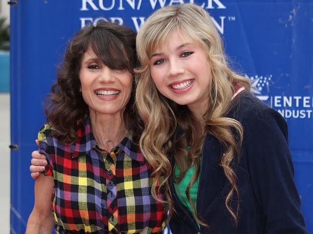 <p>Frederick M. Brown/Getty</p> Jennette McCurdy and her mother attend the 16th annual EIF Revlon Run/Walk for Women on May 9, 2009 in Los Angeles, California.