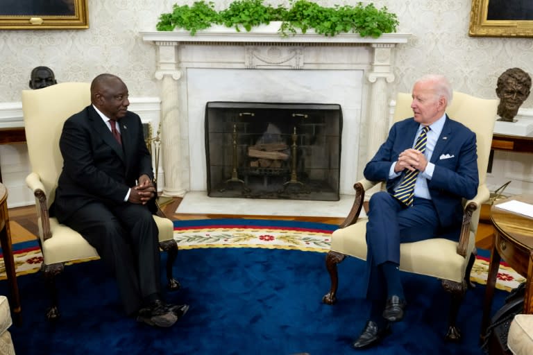 US President Joe Biden meets South African President Cyril Ramaphosa in the Oval office of the White House on September 16, 2022 (SAUL LOEB)