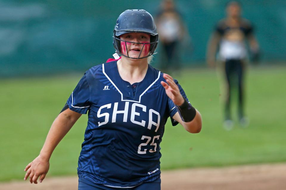 Cheyenne Cooper and the Pawtucket softball team showed off its offensive talent last week and more than earned the top spot in Eric Rueb's D-III power rankings.