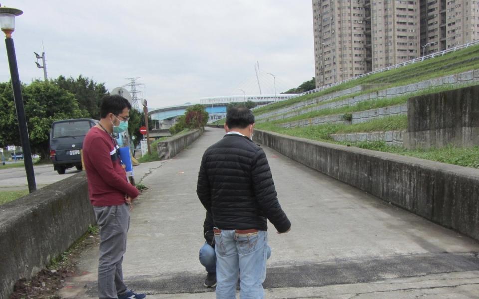 水利局4月20日邀集台北自來水事業處場勘。   圖：新北市水利局提供