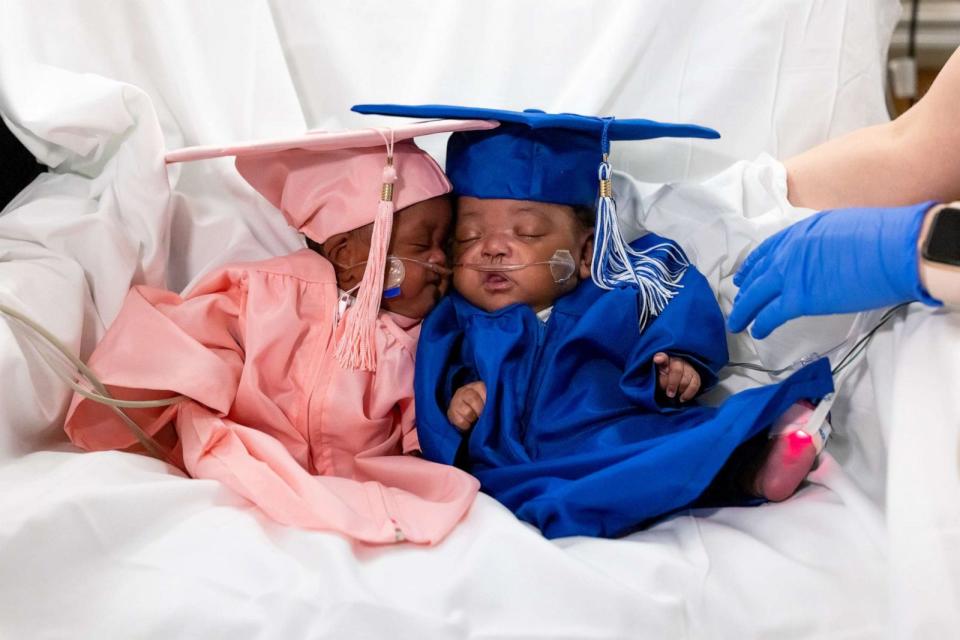 PHOTO: Twins Kimyah and DJ were able to go home after 138 days in the neonatal intensive care unit. (Annie O’Neill/Cleveland Clinic)