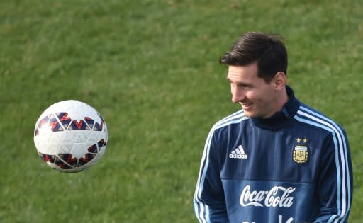 El delantero argentino Lionel Messi, durante un entrenamiento en Viña del Mar, Chile, el 27 de junio de 2015 (AFP | PABLO PORCIUNCULA)