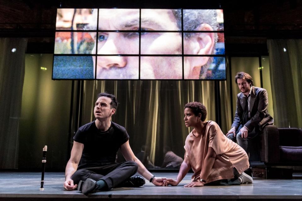 Andrew Scott, Amaka Okafor and Calum Finlay in Hamlet (Manuel Harlan)