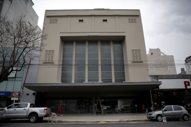 Al cine teatro El Plata se lo llamaba "el Gran Rex de Mataderos". Hoy, y luego de su puesta a punto, forma parte del Complejo Teatral de Buenos Aires