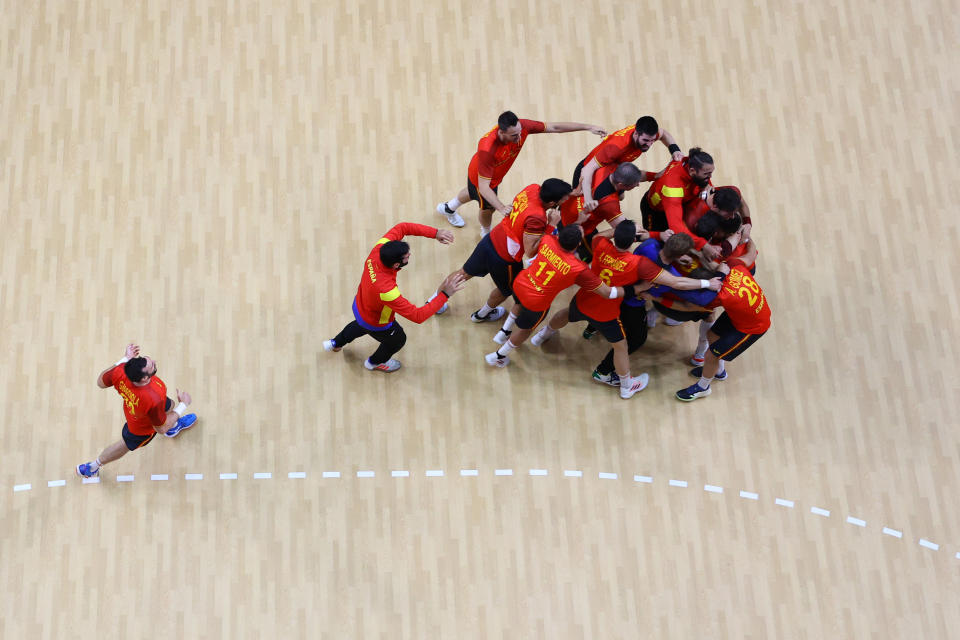 TOKYO, JAPAN - AUGUST 07: Team Spain celebrate winning after the final whistle of the Men's Bronze Medal handball match between Egypt and Spain on day fifteen of the Tokyo 2020 Olympic Games at Yoyogi National Stadium on August 07, 2021 in Tokyo, Japan. (Photo by Richard Heathcote/Getty Images)