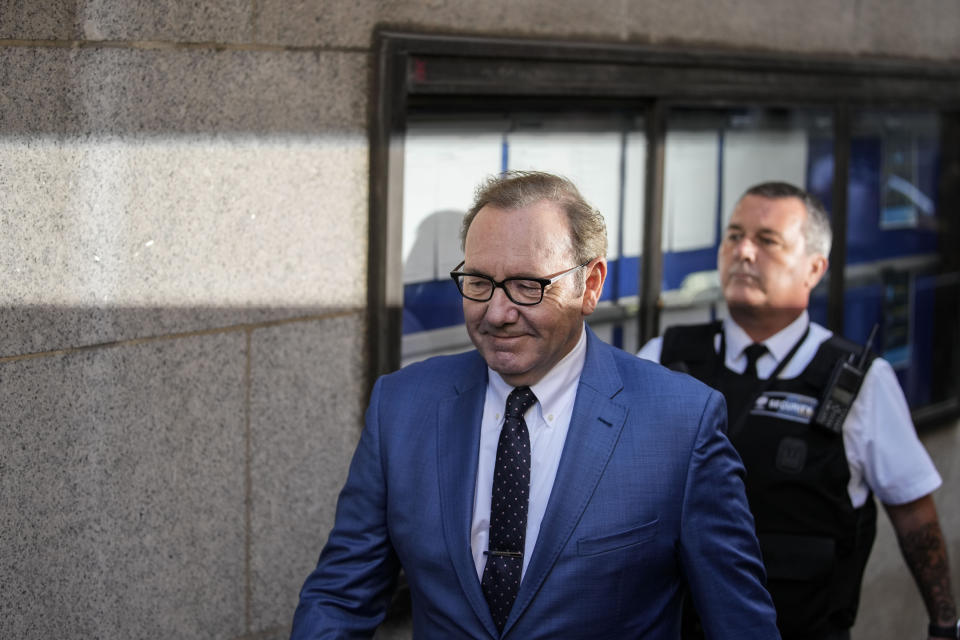 El actor Kevin Spacey llega a Old Bailey, en Londres, el jueves 14 de julio de 2022. (Foto AP/Frank Augstein)