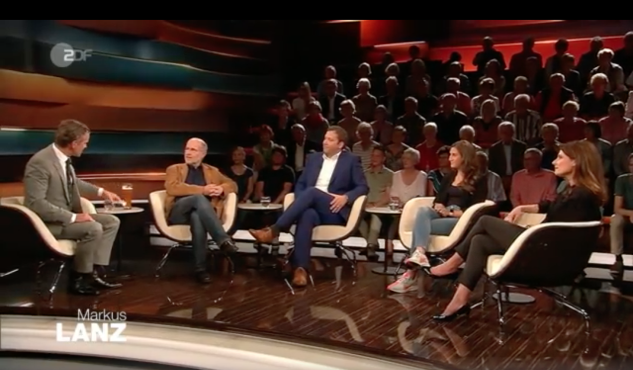 In der Sendung zum zehnjährigen Jubiläum der Talkshow spricht Markus Lanz mit einer Runde aus Politik, Wissenschaft, Medien und Sport. (Bild: Screenshot ZDF)