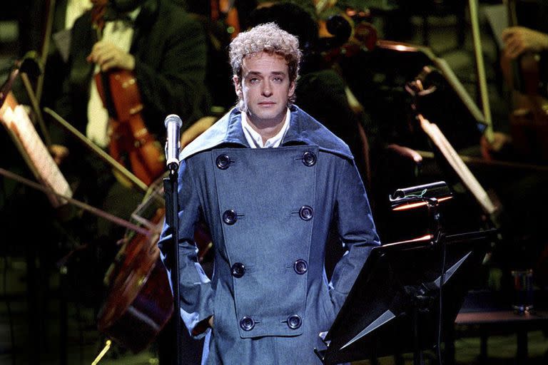 Concierto de Gustavo Cerati con la orquesta Sinfónica del Teatro Colón el 22/4/02