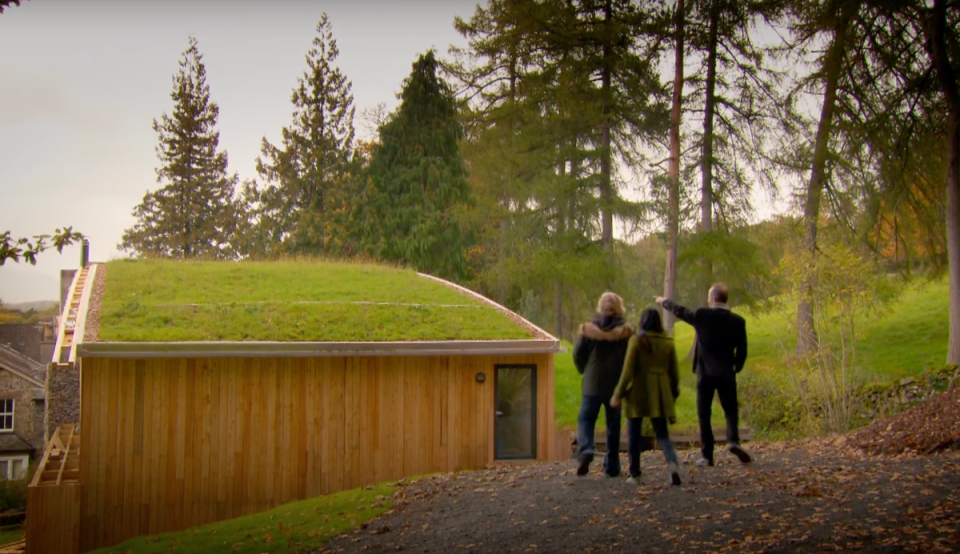 An eco roof helps the house blend into its surroundings (Grand Designs / Channel 4)