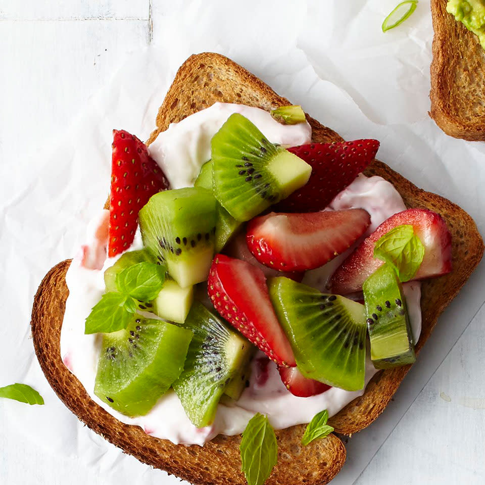 Strawberry-Kiwi Cheesecake Toast