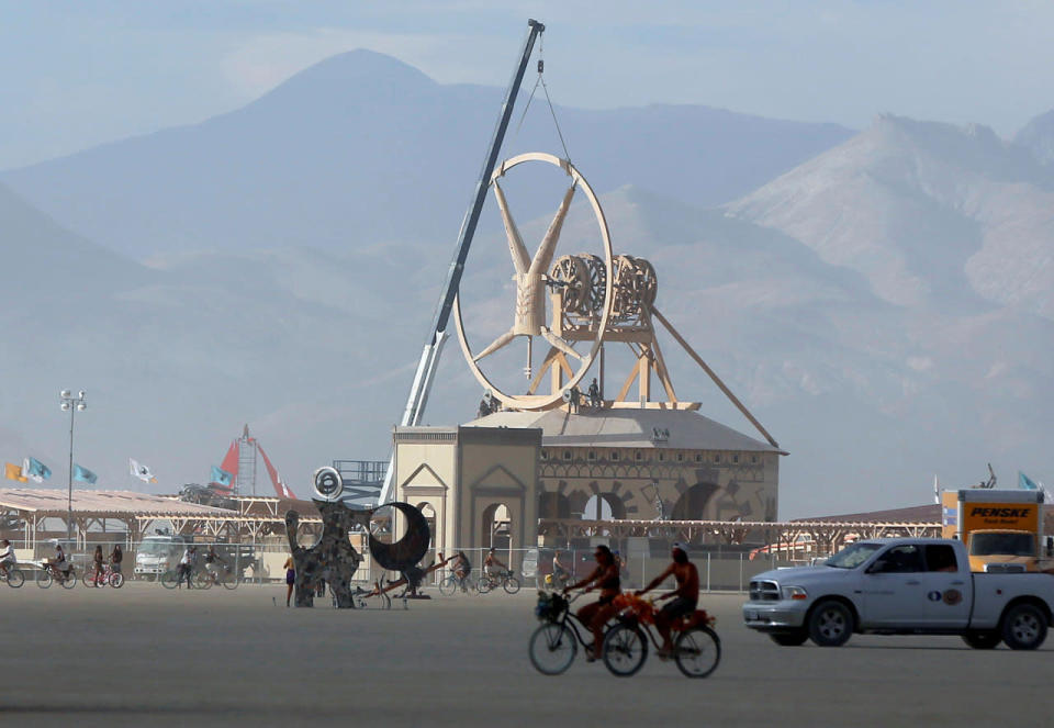 <p>Work continues on the Man as approximately 70,000 people from all over the world gather for the 30th annual Burning Man arts and music festival in the Black Rock Desert of Nevada,Aug. 29, 2016. (REUTERS/Jim Urquhart)</p>