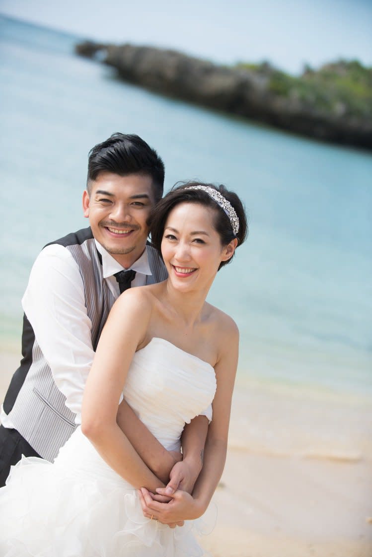 Gigi與老公史丹利在沖繩結婚，因此相約每年結婚紀念日時都要回到沖繩旅遊。（華德培婚禮提供）