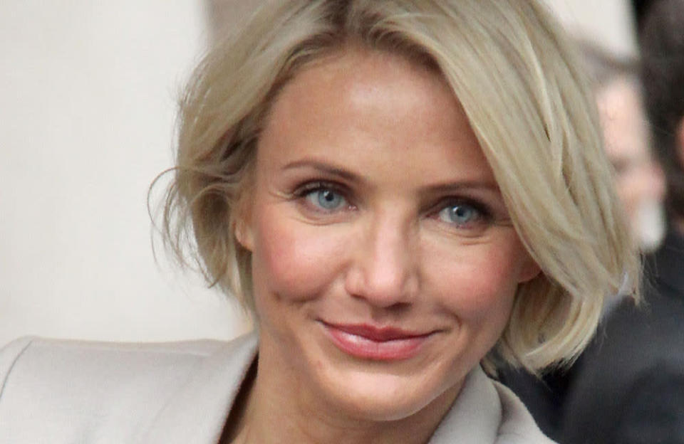 In 2005 John Rutter tried to extort ‘There’s Something About Mary’ actress Cameron Diaz, by threatening her to release topless photos of her. He demanded a total of $3.5 million, but was eventually arrested by the police and convicted of perjury, forgery, and attempted grand theft.