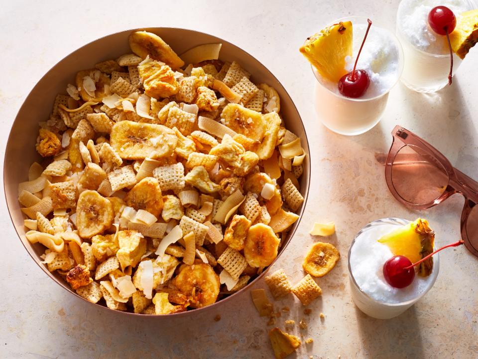 Piña Colada Snack Mix