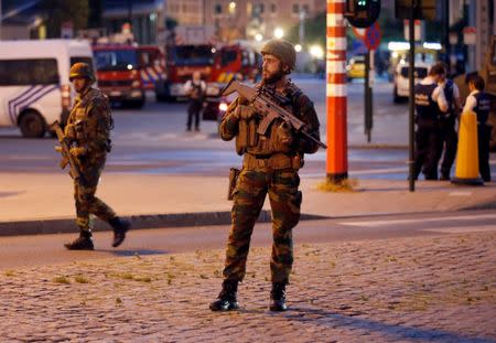 Belgian troops take up position following an explosion at Central Station in Brussels, Belgium, June 20, 2017. REUTERS/Francois Lenoir