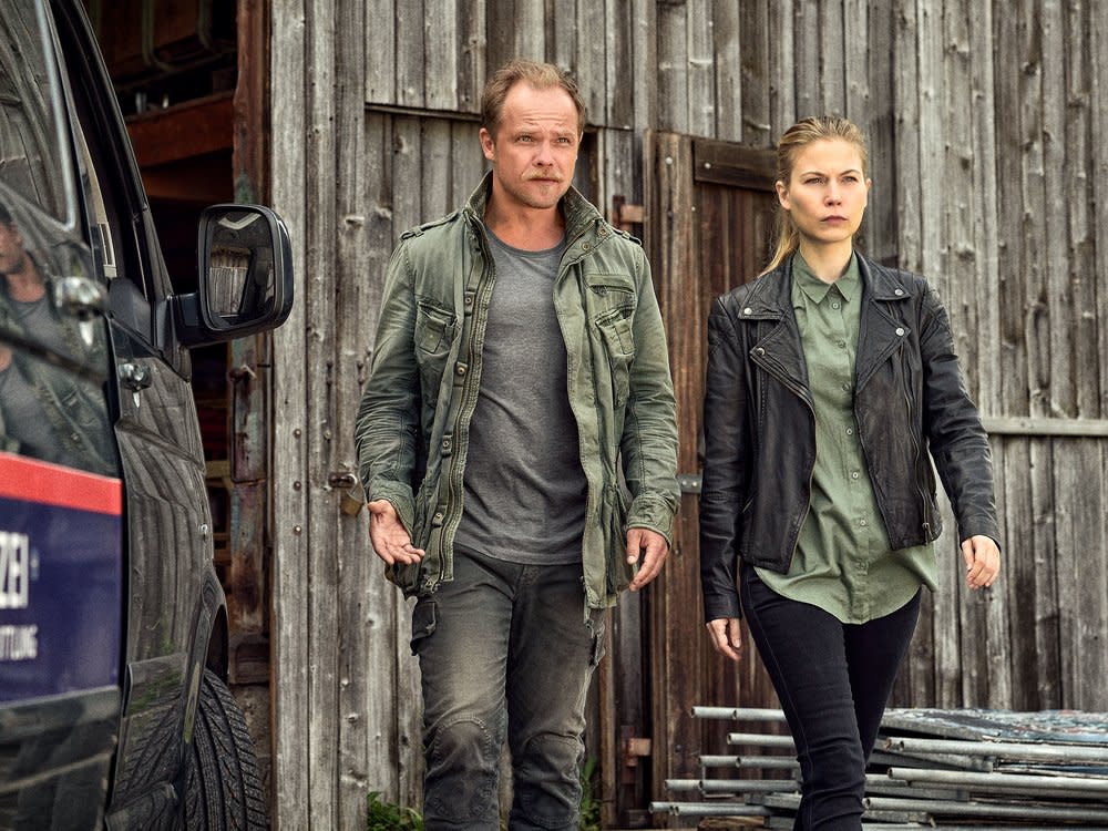 "Die Toten vom Bodensee: Fluch aus der Tiefe": Die Ermittler Michael Oberländer (Matthias Koeberlin) und Hannah Zeiler (Nora Waldstätten). (Bild: ZDF/Patrick Pfeiffer)