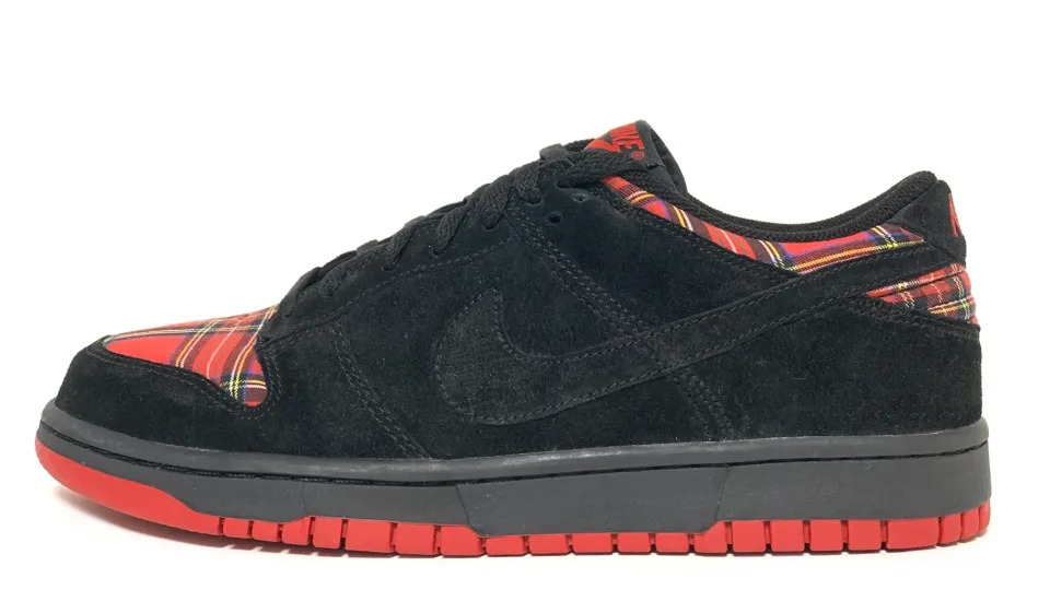 Nike Dunk Low Premium ‘Hot Red/Black/Varsity Red’ (lateral). Credit: gustodaninja.com