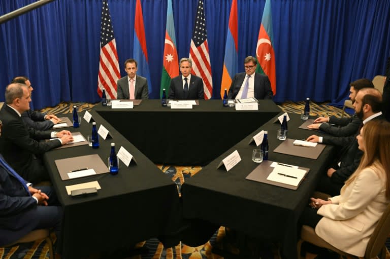 US Secretary of State Antony Blinken (C) meets with Armenian Foreign Minister Ararat Mirzoyan (R) and Azerbaijani Foreign Minister Jeyhun Bayramov on the sidelines of a NATO summit in Washington (Drew ANGERER)