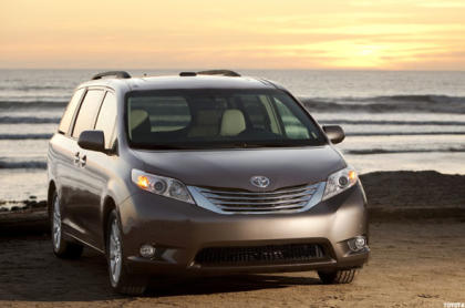 Front-wheel-drive versions of the Toyota Sienna are recommended by Consumer Reports.