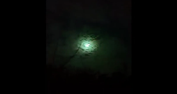 Flaming meteor turns sky green in Argentina (video)