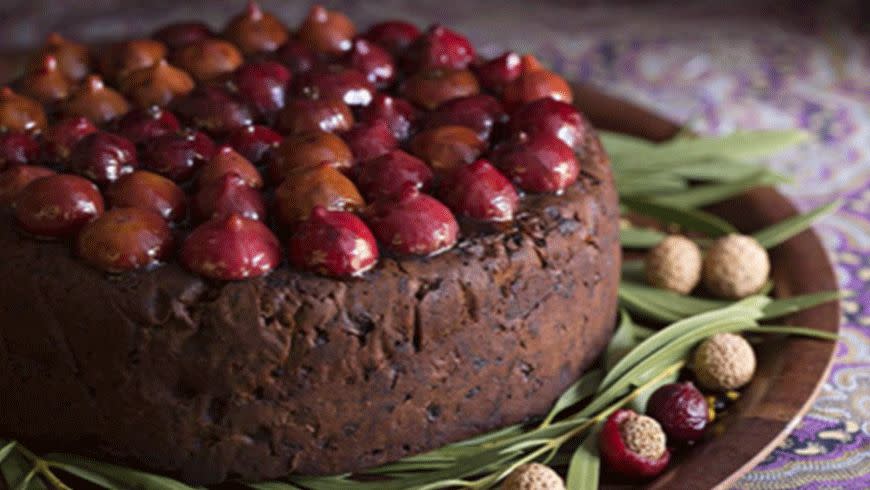 <p>Rayleen Brown's Bush Fruit Christmas Cake</p>