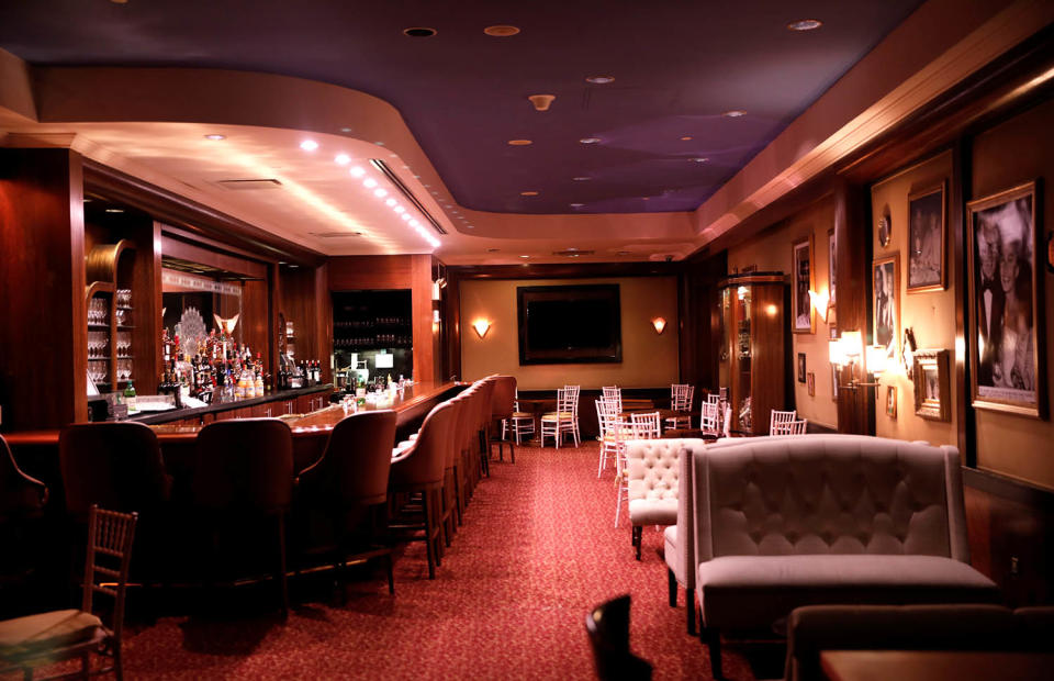 <p>The closed Sir Harry’s Bar is seen inside the Waldorf Astoria hotel in New York, Feb. 28, 2017. (Photo: Mike Segar/Reuters) </p>