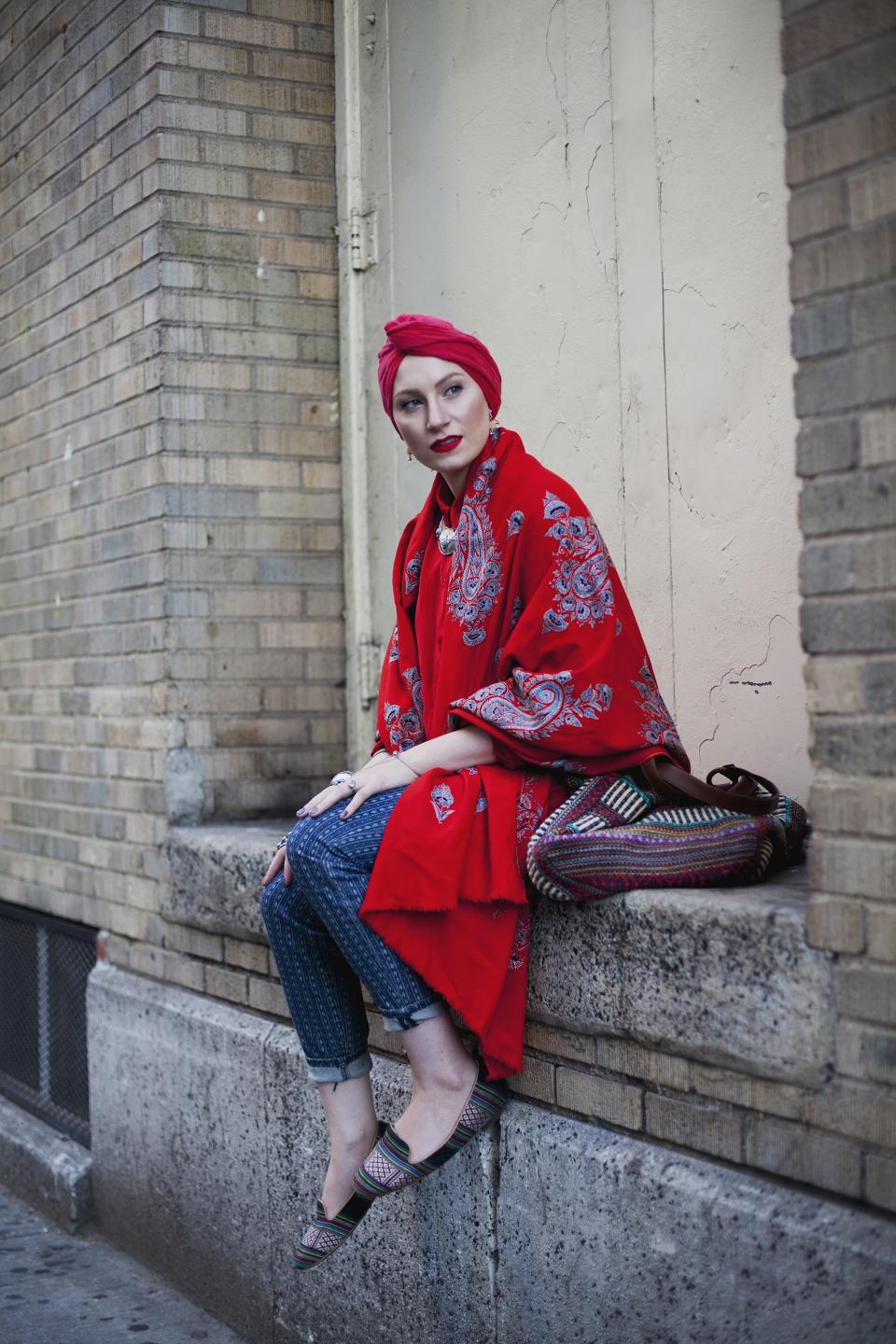 New York Minute, Feda Eid, Boston, visual artist, photographer, and style blogger, from Modest Street Fashion vol. 1, 2014, by Langston Hues (b. 1988, United States). Digital photo with Canon 5D Mark 1 and Mark 2 camera.