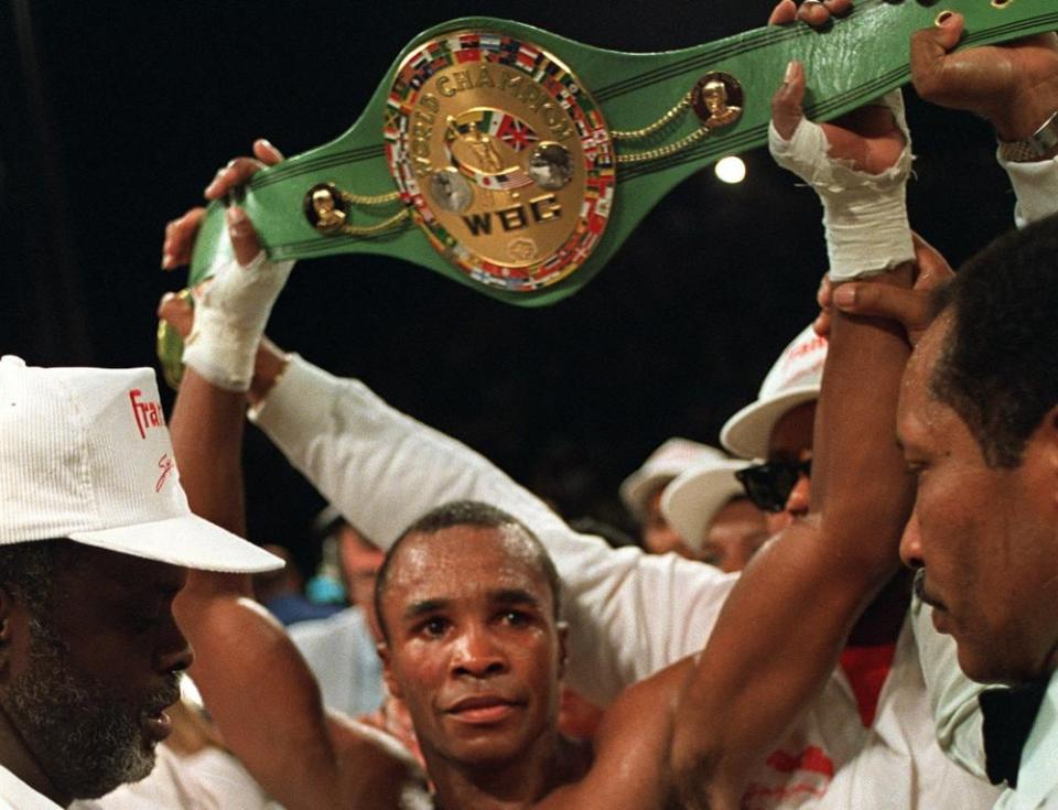 Sugar Ray Leonard, U.S.A., holds the middleweight championship belt, which he gifted to Nelson Mandela, above his head after defeating Marvin Hagler in a split decision to win the title in Las Vegas, Nev., April 6, 1987. (AP Photo/Lennox McLendon/File)