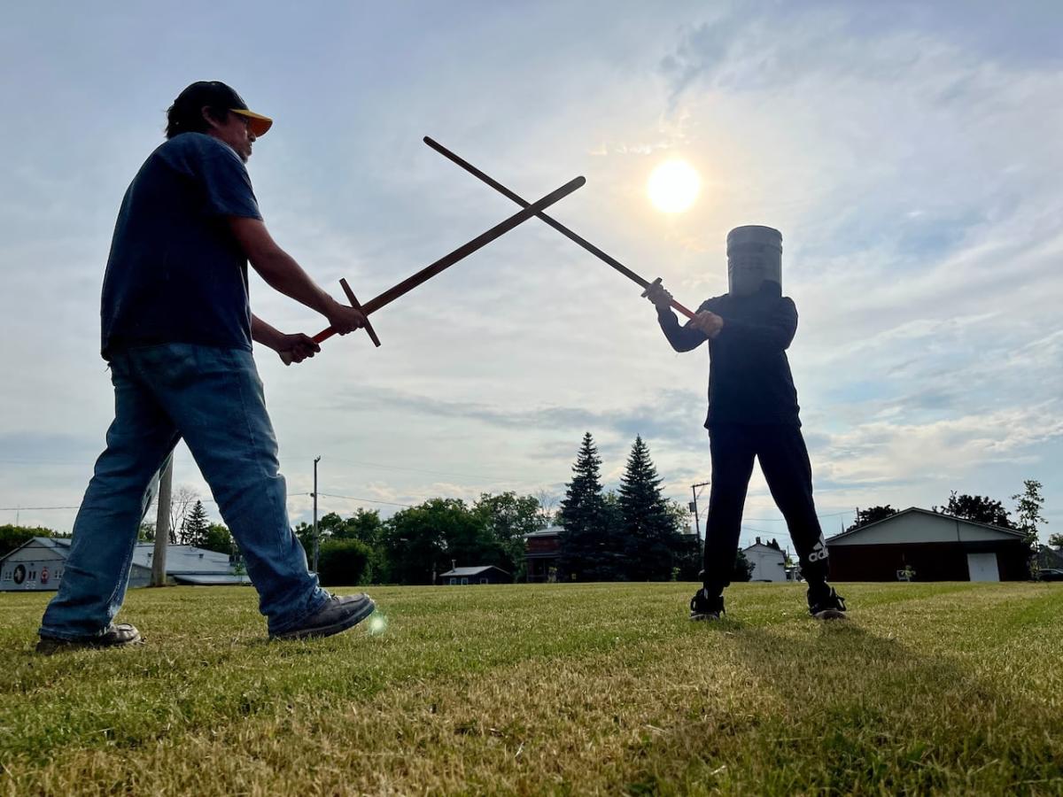 2 people fighting with swords