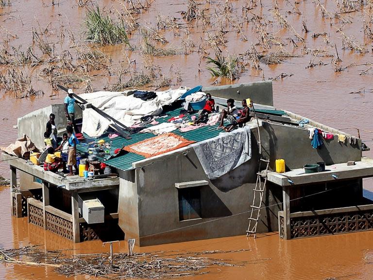 Cyclone Idai rescuers race to reach survivors in Mozambique, Zimbabwe and Malawi