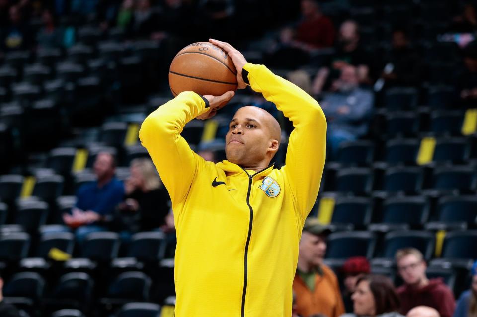 Richard Jefferson warms up before a game between the Nuggets and Mavericks in 2018.