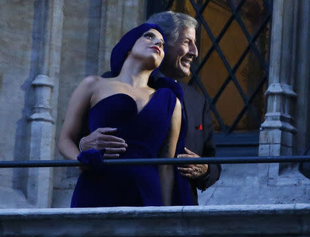 U.S. singers Lady Gaga and Tony Bennett (R) pose on the balcony of Brussels townhall after a news conference, ahead of their concert, at Brussels Grand Place September 22, 2014. REUTERS/Yves Herman