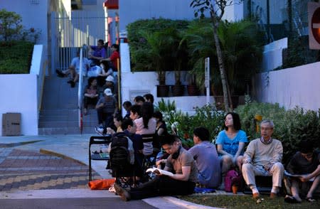 It's barely light out but these parents are already queuing to get their kids on a very popular pre-nursery's waitlist. Photo taken in 2013. (Credit: www.examsutra.blogspot.com)