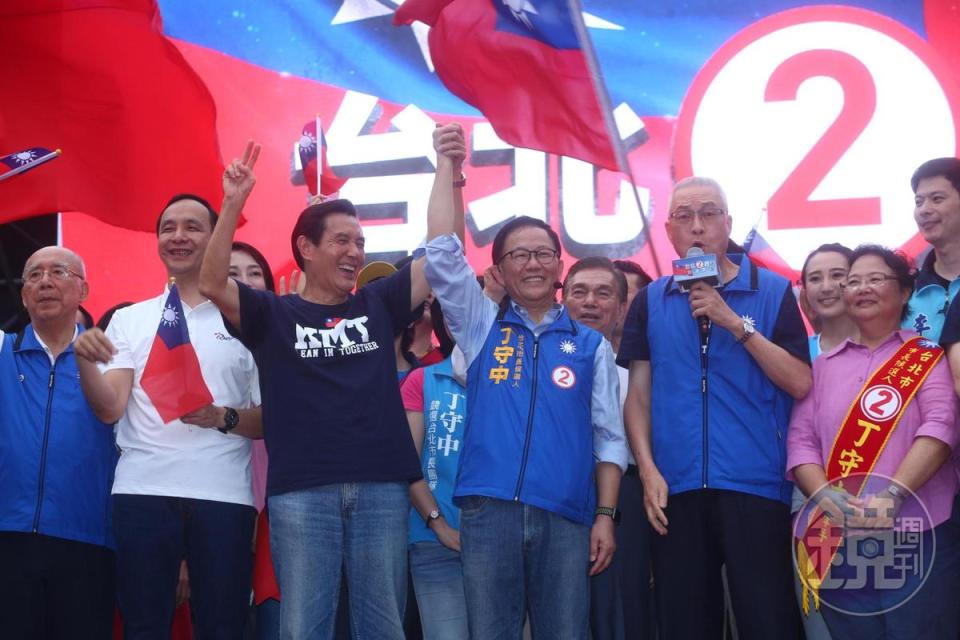 國民黨台北市長候選人丁守中今在凱道造勢，批現任市長柯文哲只會說幹話。