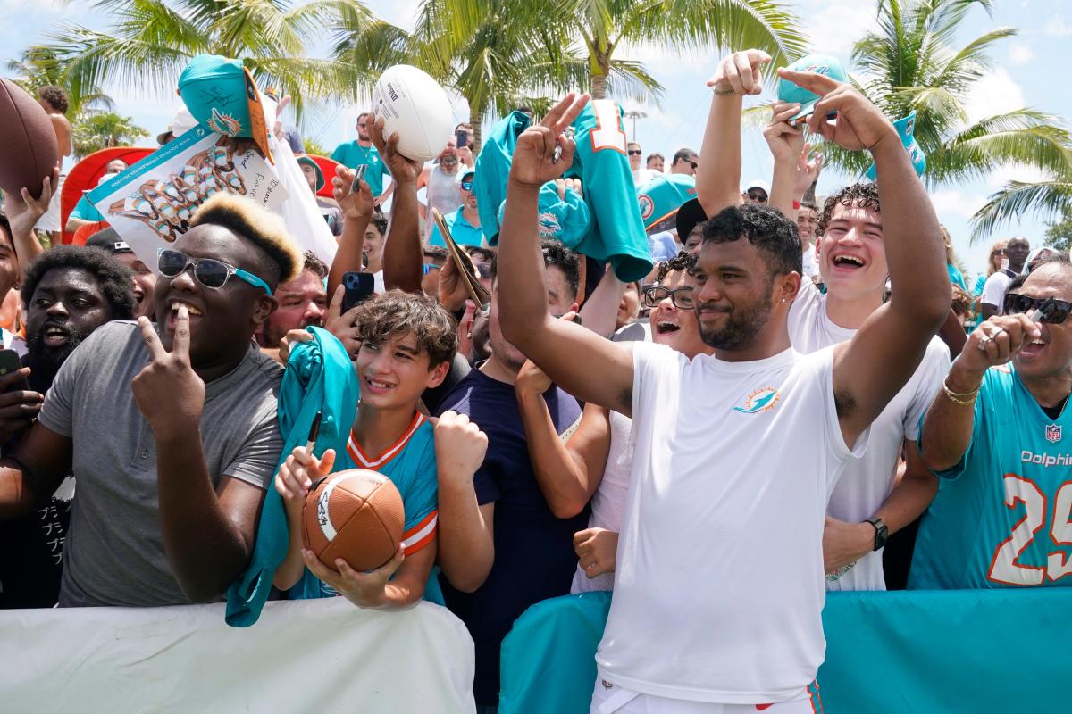 Miami Dolphins among NFL leaders in new season ticket sales