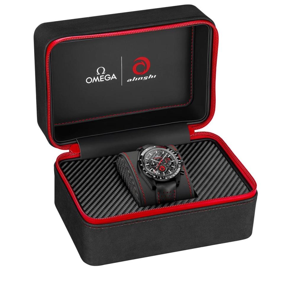 歐米茄全新超霸月之暗面ALINGHI腕錶，建議售價NT$353,300。