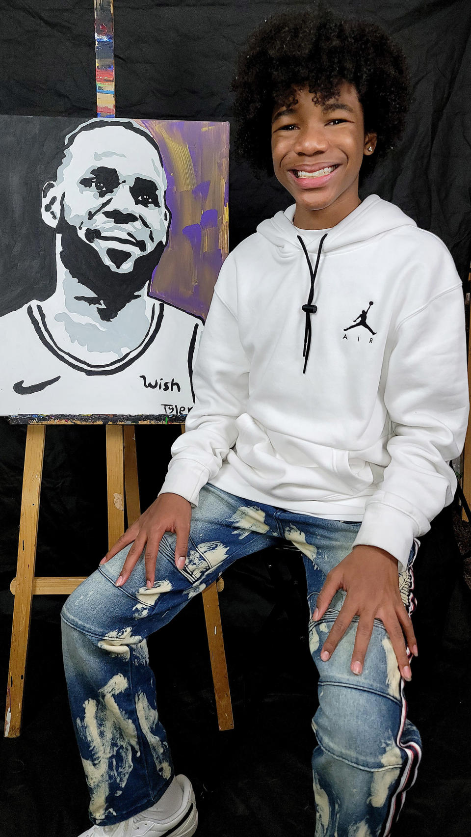 Tyler Gordon, 14, with his painting of Athlete of the Year LeBron James<span class="copyright">Courtesy Nicole Kindle</span>