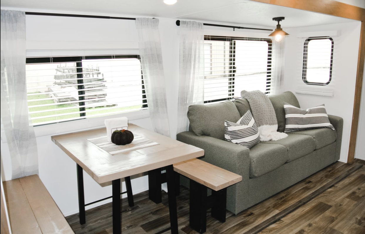 Farmhouse Chic Home on Wheels