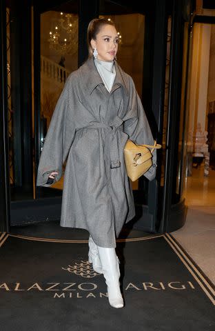 <p>Foto de Robino Salvatore/GC Images</p> Jessica Alba se ve durante la Semana de la Moda de MilÃ¡n - Ropa de mujer OtoÃ±o/Invierno 2024-2025 el 23 de febrero de 2024 en MilÃ¡n, Italia.