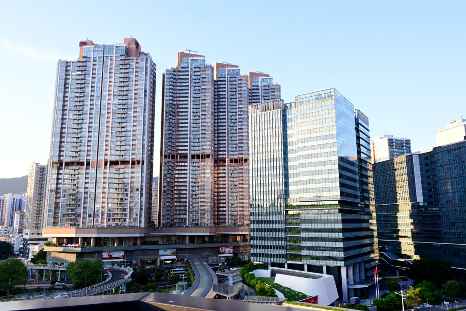 香港股市及樓市近日被低氣壓籠罩，表現持續乏力。