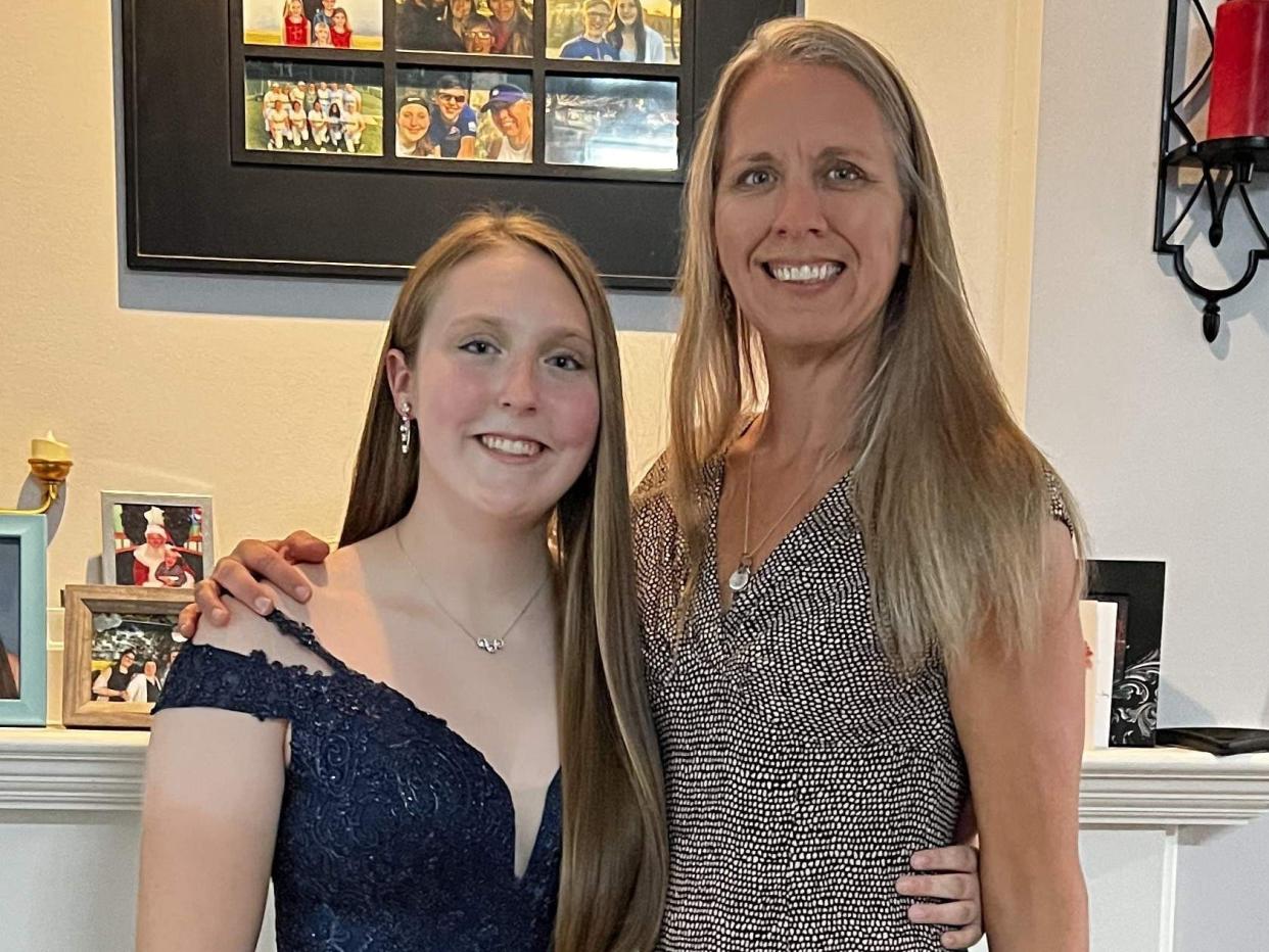 Jen Sinclair and her daughter standing next to each other