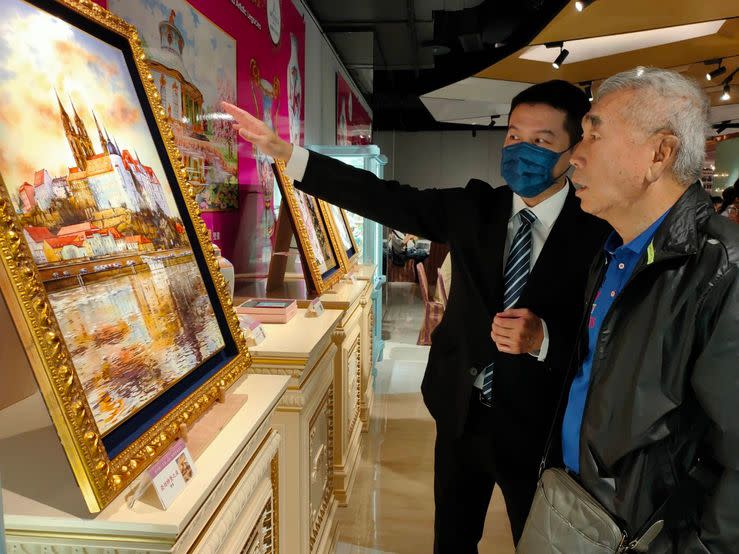 國裕盛會麥森瓷器特展今天起在漢來大飯店一樓展出總價超過一億元精品。（記者盧繼先攝）