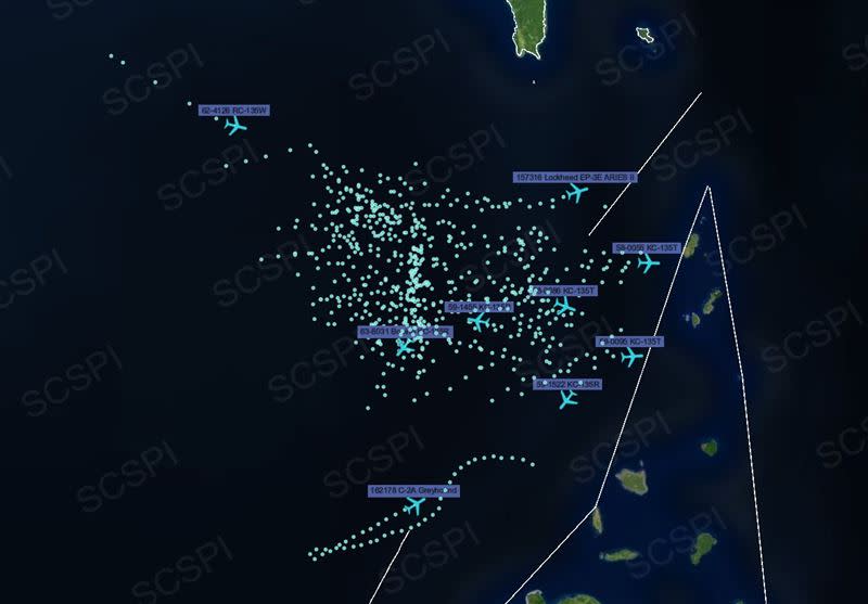 中國智庫、北京大學海洋研究院「南海戰略態勢感知」（SCSPI）推特發布衛星照片及相關訊息指出，美軍羅斯福號航艦打擊群12日在巴士海峽海域展開海空聯合操演。（圖／翻攝SCSP推特）