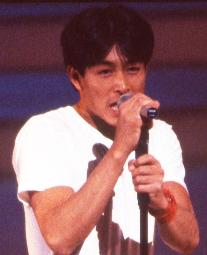 吉田榮作是90年代日本男神，高大外形與陽光笑容迷倒萬千女fans。